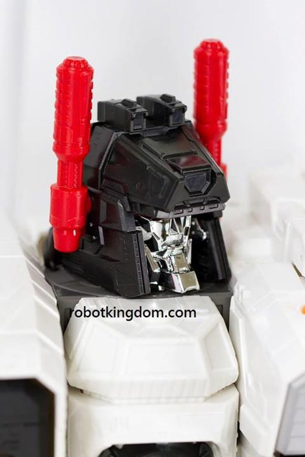 First Look At Metroplex Hong Kong Exclusive Transformers Genarations Action Figure  (5 of 20)